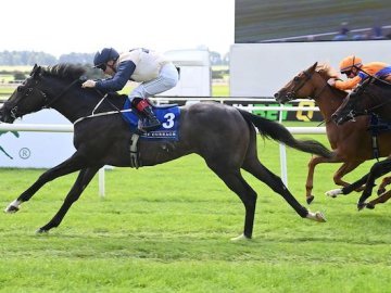 Newtown Anner Stud's GERYON leads from the furlong pole to take the 7f maiden at The Curragh, 9th Aug '25 (Healy Racing). 