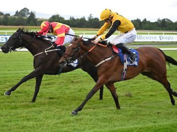 HEATHER & Nicola Burns tough it out in the 1m5f Fillies Handicap at Ballinrobe, 23rd June '25 (Healy Racing). 