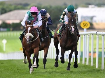 STORM PIECE and Jack Kearney stay on well over 7f at Naas, 5th July '25 (Healy Racing). 